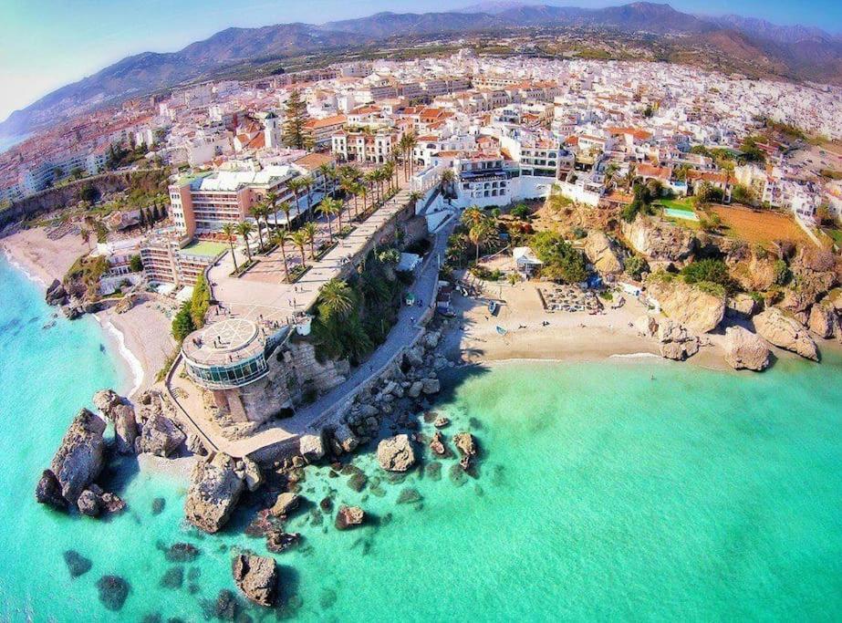 Playa Burriana, Tva Terasser, Havsutsikt, Pool Nerja Exterior foto